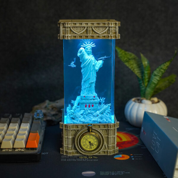 Statue of Liberty – Gothic Resin Lamp