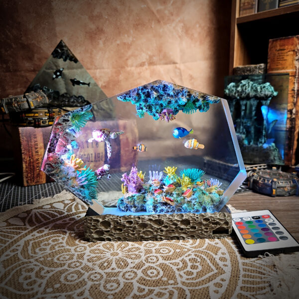 Nemo Hexagon Resin Lamp