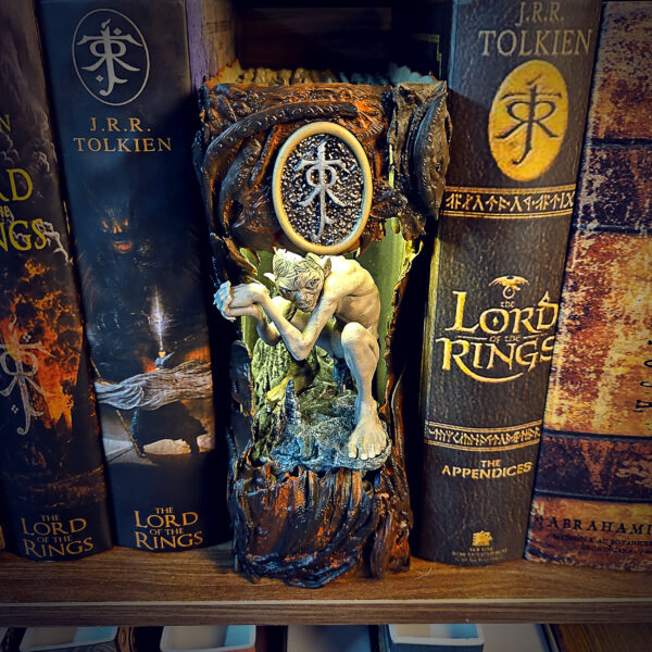 BOOK NOOK GOLLUM